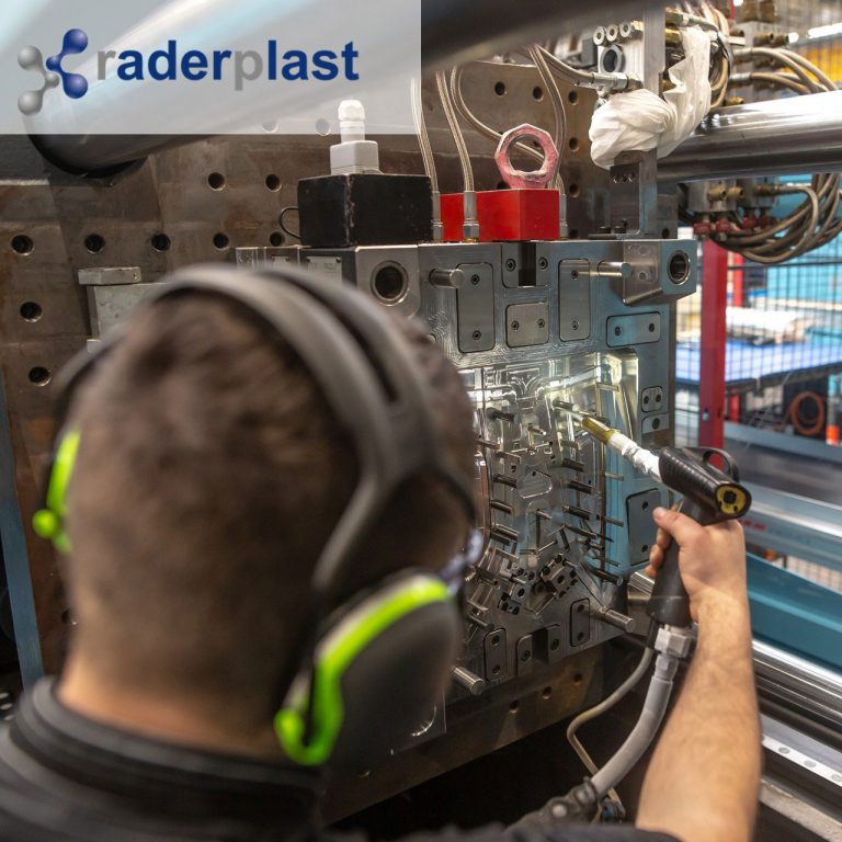 Azubi-bei-Raderplast